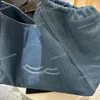 Vintage Denim Femmes Designer Grand Sac Shopping Fourre-tout de luxe 33 cm Lettres de broderie bicolores Décoration Argent Matelasse Chaîne Sac à main avec fermeture à glissière