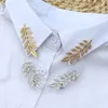 Broches femininos vintage triângulo camisa colarinho broche oco metal roupas masculinas decorativas acessórios de joias fofos