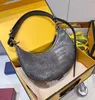 Designer Mulheres Graphy Hobo Underarm Bag Itália Meia Lua Couro Crossbody Bolsas Senhora Metal Ombro Bolsa Luxurys Designers Sacos