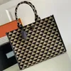 Borsa tote di design a triangolo ricamato Symbole di lusso 3 dimensioni 10A Borsa a tracolla da donna da uomo grande borsa da viaggio per il fine settimana pochette da donna pochette borse per telefono a tracolla