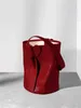 Akşam çantaları 2024 tasarımcı moda bayan lüks siyah omuz çanta satmak vintage basit cowhide kova crossbody dolaşan kadın çantası