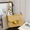 حقائب اليد الأنيقة من كبار المصممين الصغيرة وشهيرة حقيبة التوفو على طراز Crossbody Square للنساء