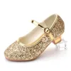 Scarpe da ragazza Bambini Tacco alto Sandali di cristallo glitter Moda Fibbia per bambini Scarpe da ballo principessa Scarpe in pelle per prestazioni studentesche 240311