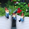 6pcs 정원 수지 난쟁이 gnomes 장식품 재미있는 장난 꾸러기 조각상 동상 미니 요정 조경 야드 잔디 꽃집 장식 240229