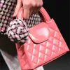 Borsa a tracolla di design in metallo con tracolla a catena classica da donna in oro 23k Flip in pelle di agnello Borsa a mano piccola di lusso di grandi dimensioni