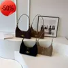 Magasins d'usine Automne et hiver Petit sac en cuir en peluche populaire pour femmes 2024 Nouveau style occidental à la mode Épaule givrée sous les bras croissant