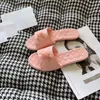 Tasarımcı Kaydırıcılar Kadın Terlik Düz katırlar deri süslenmiş moda mektubu katı yaz sandaletler plaj slaytları