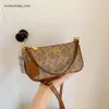 Barato por atacado folga limitada 50% desconto bolsa feminina nova moda venda quente axilas impresso pequeno quadrado versátil ombro