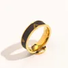 Anelli di design per gioielli da donna Forniture per matrimoni in acciaio inossidabile placcato oro Accessori per anelli da dito con intaglio fine in finta pelle