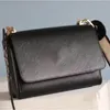 Tasarımcı Çanta Crossbody Twist Kadın Çanta Kırmızı Eksik Zincirler Metalik Mektup Zincirleri Tote Nakış Çantası Mbroidered Omuz Çantası Kırmızı Dimi Kadın Çanta