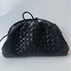 Buideltas Instagram Super Fire Cloud Geweven Dames 2024 Nieuw Zoet en modieus Eén schouder Crossbody Handheld Dumpling Bun