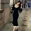 Casual Dresses Spring Retro Women Black Velvet Dress Vintage Lace Beading Square Collar Långärmad midi Fishtail Party Vestido 2024