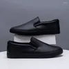 Chaussures décontractées 2024 hiver hommes mocassins doux tout noir chaud en peluche plat hommes sans lacet chaussures pour homme A4040