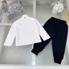 Klassiekers baby tracksuits herfst tweedelige set maat 90-150 ontwerper kinderkleding logo bedrukte pullover en sportbroek 24mar