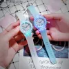 Altri orologi Cute Cartoon Kids Flash Light Bambini Quarzo Sile Strap Casual Luminoso Ragazzi Ragazze Orologio Regalo reloj infantil Y240316