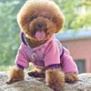 Tuta per abbigliamento per cani Adorabile pile di corallo con stampa bianca Confortevole addensare per mantenere caldo il cappotto per animali viola per l'inverno