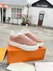 Zapatos casuales de diseñador para mujer, zapatillas de deporte de alta calidad con letras de corte bajo de Italia, zapatillas de tenis de lona de ébano Beige, tela de lujo 0312