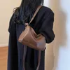 Sac à bandoulière en cuir souple pour femmes, tendance de printemps, édition coréenne, grande capacité, asymétrique épaule dénudée, pour les déplacements Boston