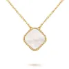 Leaf Four Clover Necklace Designer VanClef Jewelry Pendant Halsband 18 Styles Heart Gold Sier Rose Plated Link Chain White Green Red Lucky Flower Mother of Pearl