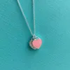Designer Tiffay och Co Classic Emalj Peach Heart Necklace CNC Word Print Dubbel Pedicled Family Heart Pendant High Version S925 Silver Clavicle Chain Female Female