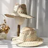 Cappelli a tesa larga Cappello di paglia fatto a mano Elegante colorato decorato da sole per le donne Festa Semplice da spiaggia Lady lavorata a maglia