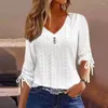 Camicette da donna Top primaverile in pizzo Solido Scava fuori Applique Scollo a V Manica lunga Bottone Decor Strap Casual Allentato Lady Autunno T-shirt