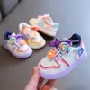 İlk Walkers dimi 2023 Sonbahar Çocuk Ayakkabı Ayakkabı Küçük Çocuk Moda Yumuşak Nefes Alabası Slip Olmayan Şeker Renkleri Çiçekler Çocuk Spor Ayakkabıları 240315