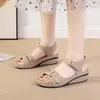 Casual Schoenen Lage Sandalen Dames Leer Grote Maat Damesschoen Open Teen Lage hakken Grote buitenkant Comfort Meisjes Beige 2024 Peep Fashion Effen