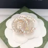 Kadın Kristal Broş Altın C Marka Lüksler Desinger Broş Kadınları Mektup Broşlar Takım Pin Moda Takı Giyim Dekorasyonu Yüksek Kaliteli Aksesuarlar