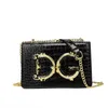 65% de descuento en la venta al por mayor de bolsos 3D Gold Mark Large con estilo simple y de alta calidad Small Square