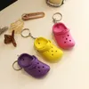 Mini pantoufles créatives, pendentif porte-clés, trou d'été, chaussures, sac à dos, porte-clés de voiture, bijoux pendentif en vrac