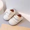 First Walkers 2023 nuove scarpe da bambino per la primavera in pelle per bambini scarpe con punta suola morbida ragazze tennis all'aperto alla moda scarpe da ginnastica per bambini 240315