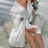 Kvinnors sömnkläder bröllop brud klänning vit spets trim badrock kvinnor satin kimono elegant nattklänning långärmad hemklänning