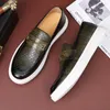 Scarpe casual sneaker nere uomini vulcanizzano marrone slip-on a mano tagliata 38-46 zapatos de hombre