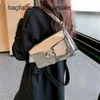 Europa och USA Light Luxury Blast Crossbody Bag New Leather Women's French Dionysian Top Cowhide Contrast Shoulder Bag