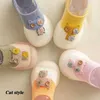 Primeiros caminhantes meias sapatos de bebê combinados cor bonito sapatos de bebê para meninos bonecas com solas macias sapatos de chão de bebê bebe meninas sapatos 240315