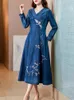 Robes de soirée TIYIHAILEY A-ligne Femmes Longue Mi-mollet À Manches Longues Denim Printemps M-2XL Style Chinois Broderie Cheongsam