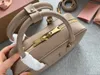 MIUI Дизайнерская женская сумка через плечо Высококачественная кожаная сумка через плечо Сумка с 3D логотипом Сумка для боулинга Сумка через плечо Портфель