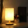 Lampy stołowe USB Lampa nocna Lampa nocna Lampa stołowa do sypialni drewniana lampa biurka nocna nocna światło z cylindrową odcień do domu