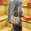 Le dédouanement d'usine limité est un vendeur chaud de nouveaux sacs à main de créateurs Advanced Womens Bag Nouveau sac à main imprimé grande capacité Casual épaule tendance