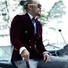 1 PZ Blazer di velluto bordeaux 2023 Giacca da sposo doppio petto slim fit per uomo Cappotto di moda maschile da ballo di fine anno 240311