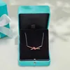 Designer tiffay and cos New Twisted Knot Necklace for Womens Light Luxury Small Popular Rose Gold Bow Collar Chain High Grade Pink