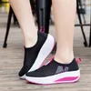 Scarpe da passeggio Estate da donna di mezza età Fitness Training Free Lazy Sports Shake 5 colori Sneakers da donna