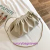 Vente en gros Top Original Bottgss Ventss Pouch sacs fourre-tout boutique en ligne Petit sac femme 2024 Nouveau nuage plié tendance coréen bandoulière urbain simple avec un vrai logo