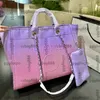 24C Sfumatura iridescente Arcobaleno Borse a tracolla Shopping da spiaggia Lettera in rilievo Deauville Catena con pochette Hardware in metallo argentato Matelasse Cossbody Borsa a tracolla 34CM