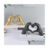 Oggetti decorativi Figurine Stile nordico Gesto del cuore Scpture Resina Dito d'amore Matrimonio Casa Soggiorno Ornamenti da scrivania Q230823 Dh2Gb