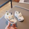 Pierwsze spacerowicze 2023 Baby At Home Buty do małego dziecka Funkcjonalne buty Sofe Sole Children Codzienne buty dla noworodków trampki 240315