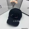 Designer New B Family Cappello da baseball Edizione coreana Lettera versatile con intaglio Cappello in lingua d'anatra di alta qualità per uomo e donna Q388 OJIJ