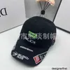 Designer 24 Cappello estivo B Casa Moda Cappello da baseball Internet Rosso Stesso stile Motocicletta Graffiti Industria pesante Lettera ricamata Edizione Cappello per coppia 4ORT Z8JY