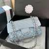 CF Pearlescent Fabric Diamond Chain Bag Fashion Women Axel Bag Sy Silver Hardware Metal Buckle Luxury Handbag Matelasse Chain Crossbody Bag Makeup Påsar 25 cm